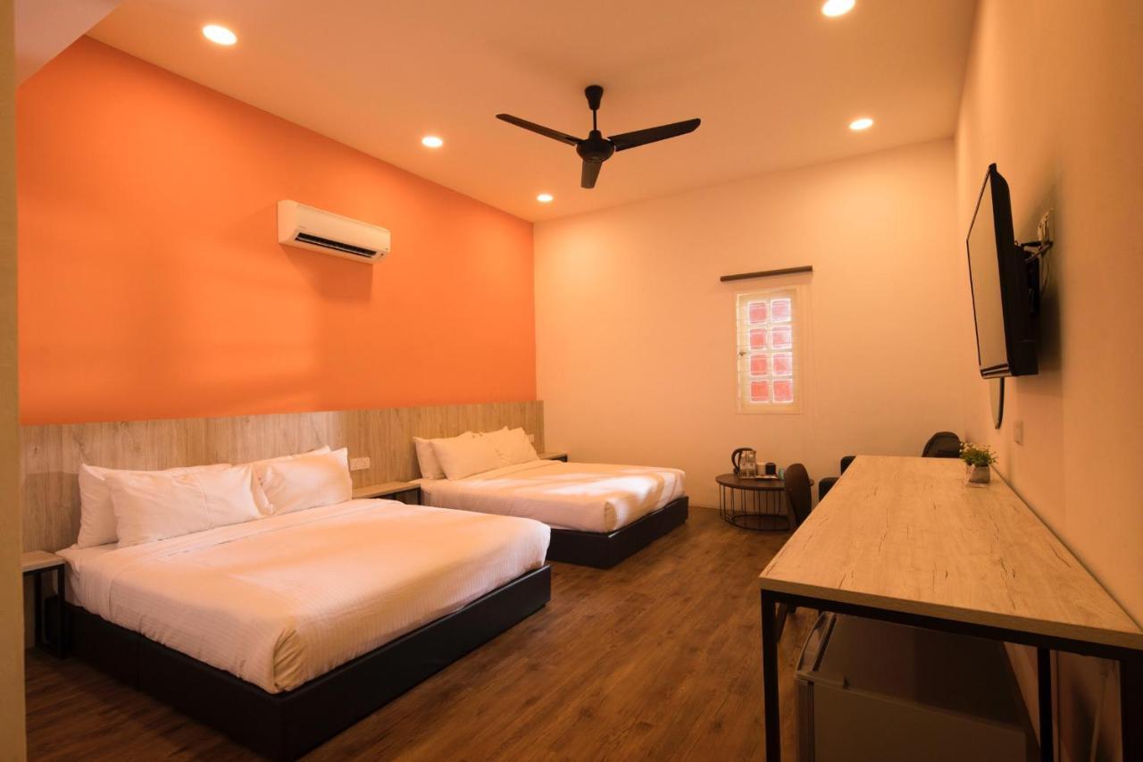 The Wood Boutique Hotel Muar Exteriör bild